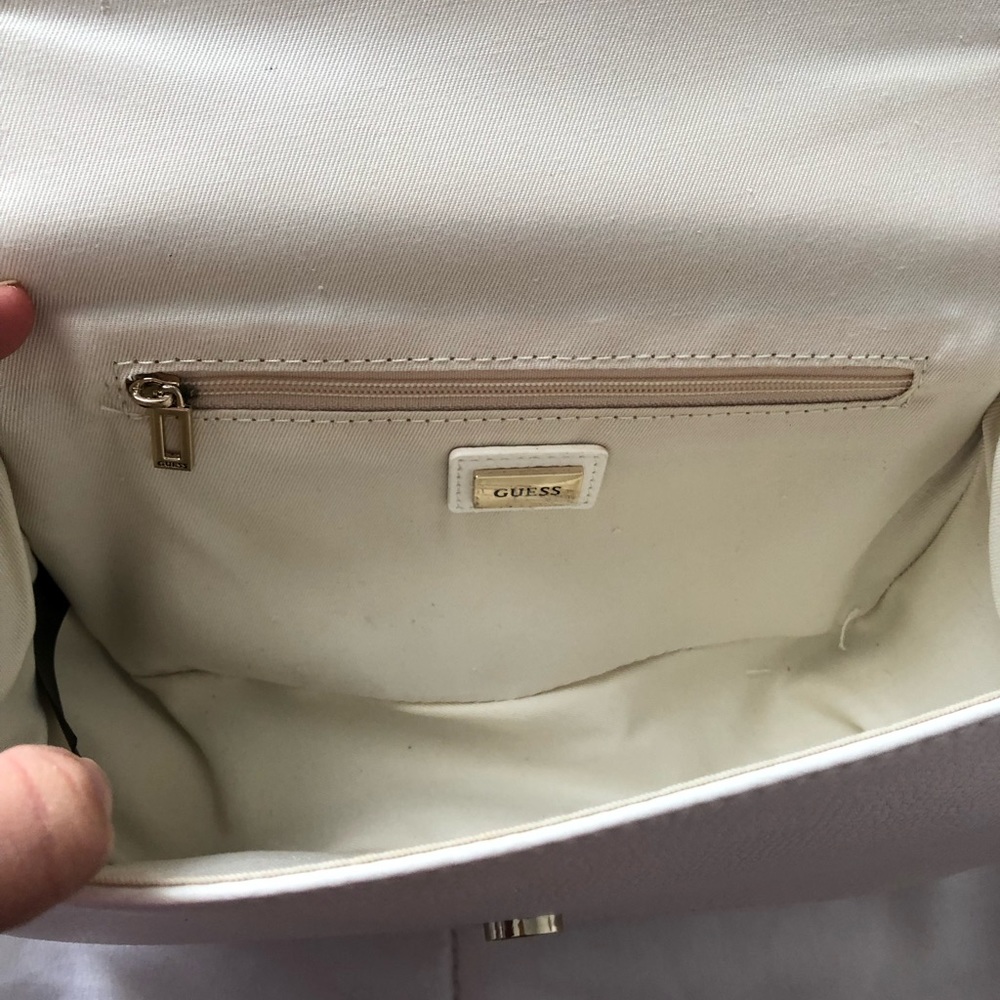 Guess purse - Picture 5 of 5